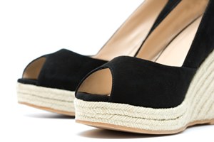 Espadrilles und Peeptoes in einem
